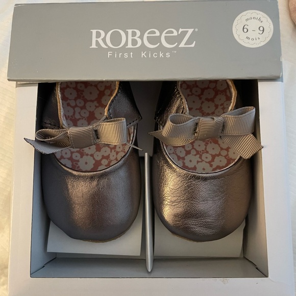 Robeez Other - Robeez Pewter Bow Shoes 6-9 months